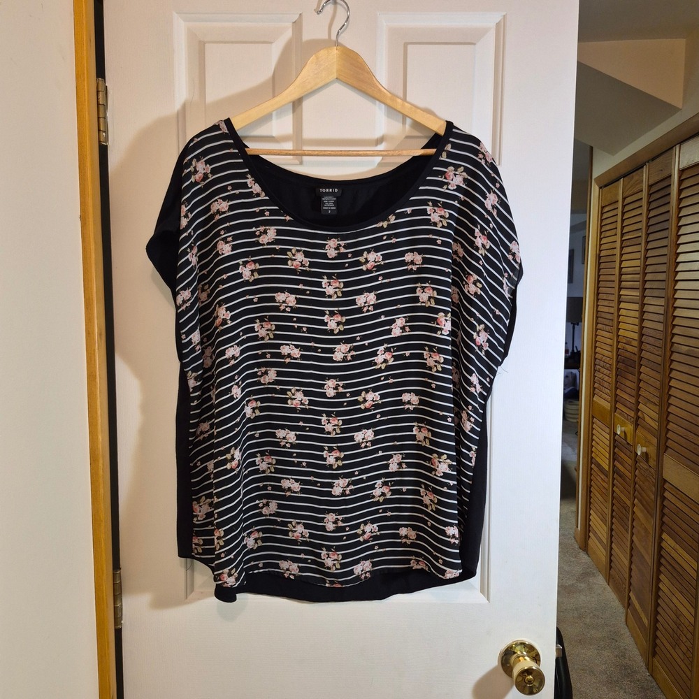 Torrid Womens Plus Size 2 Black Floral Striped Mixed Media Scoop Neck Blouse